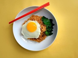 Aneh Tapi Nyata, Muncul Sekte Makan Mie Instan Pakai Bubur