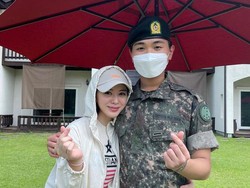 Ayana Moon Diserbu Netizen karena Ganti Hijab dengan Topi saat di Korea