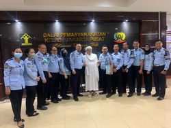 Momen Habib Rizieq Bebas