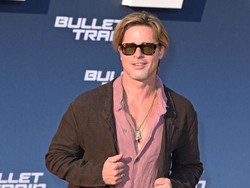 Jawaban Brad Pitt soal Pakai Rok dan Pamer Tato Badak