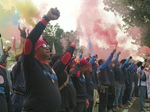 Desak Banding Putusan UMP, Buruh ke Anies: Kami Dukung Sampai Jadi Presiden Desak Banding Putusan UMP, Buruh ke Anies: Kami Dukung Sampai Jadi Presiden