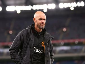 Erik Ten Hag Ingin Pertahankan Ronaldo di MU: Dia Pemain Saya Erik Ten Hag Ingin Pertahankan Ronaldo di MU: Dia Pemain Saya