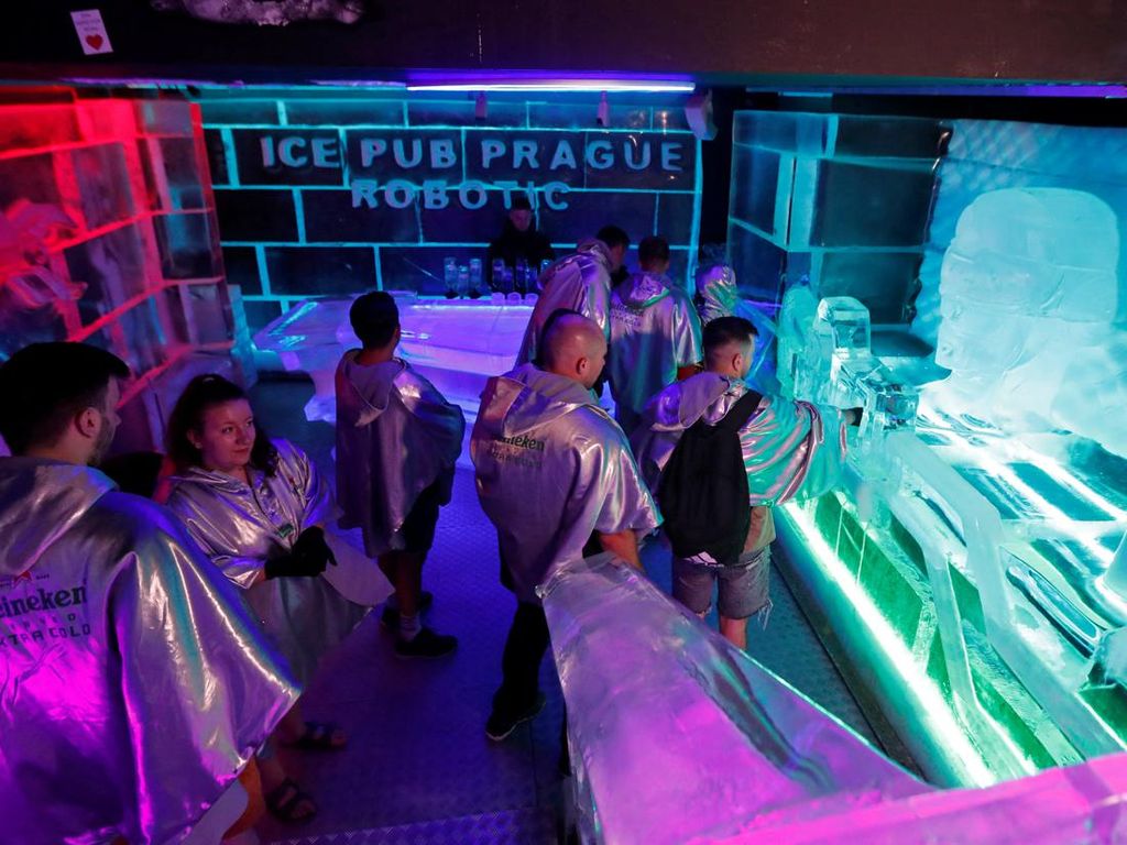 Unik, Praha Punya Bar Es untuk Menangkal Gelombang Panas
