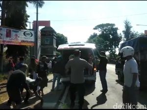 Truk Boks Tabrak Motor di Probolinggo, Satu Orang Tewas