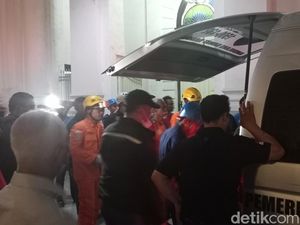 Pekerja Jatuh di Menara Gereja Kota Lama Semarang, Butuh 2 Jam untuk Evakuasi Pekerja Jatuh di Menara Gereja Kota Lama Semarang, Butuh 2 Jam untuk Evakuasi