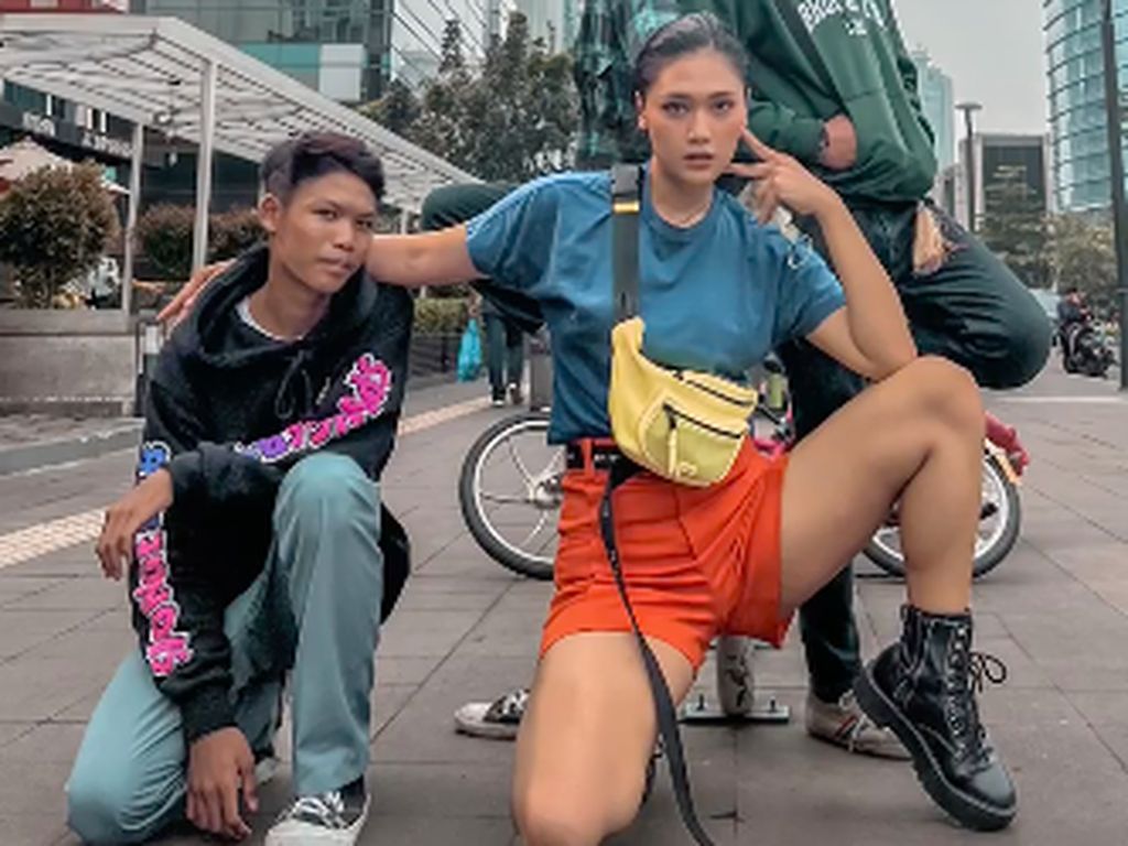 7 Gaya Artis Eksis di Citayam Fashion Week, Anak Uya Kuya Style Harajuku