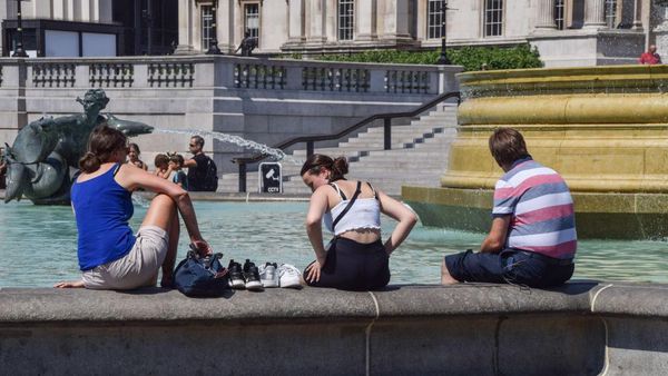 Potret Warga Eropa Kepanasan Dihajar Gelombang Panas