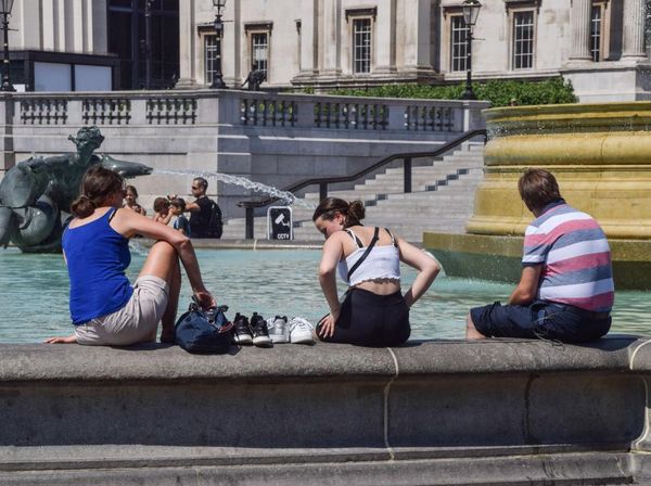 Potret Warga Eropa Kepanasan Dihajar Gelombang Panas