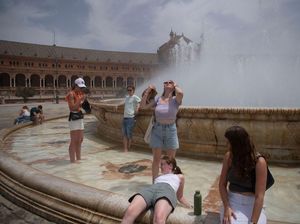 Diserbu Cuaca Ekstrem, Eropa Kini Lebih Panas dari Bekasi