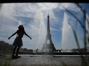 Bonjour Warga +62! Prancis Larang Turis Merokok di Tempat Umum