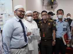 Habib Rizieq Bebas Bersyarat, Statusnya Tahanan Kota-Tak Boleh ke Luar Negeri