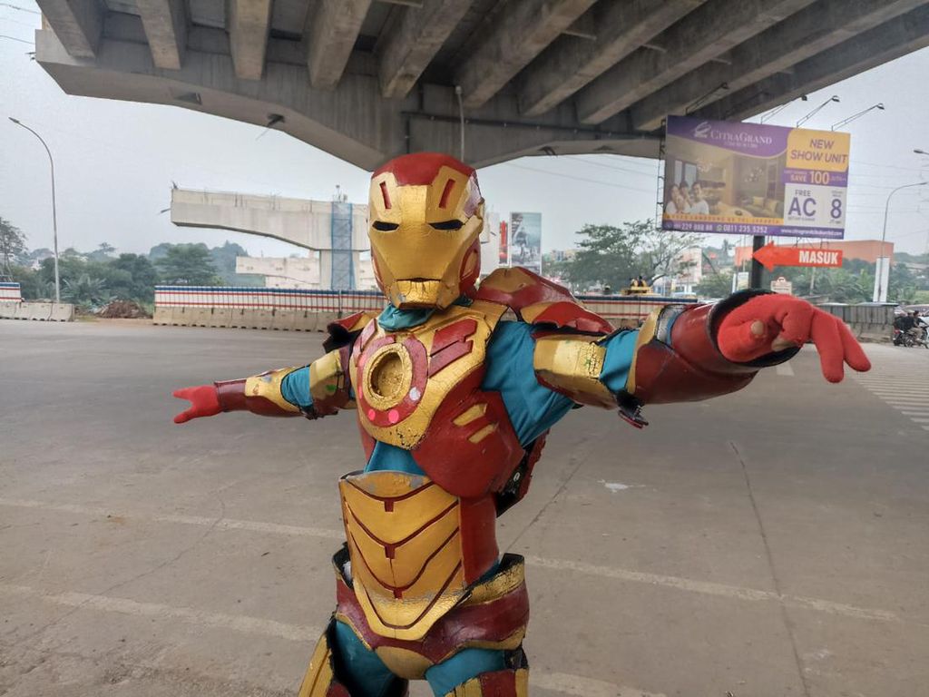 Iron Man Penyelamat Korban Kecelakaan Cibubur Muncul, Ini Sosoknya