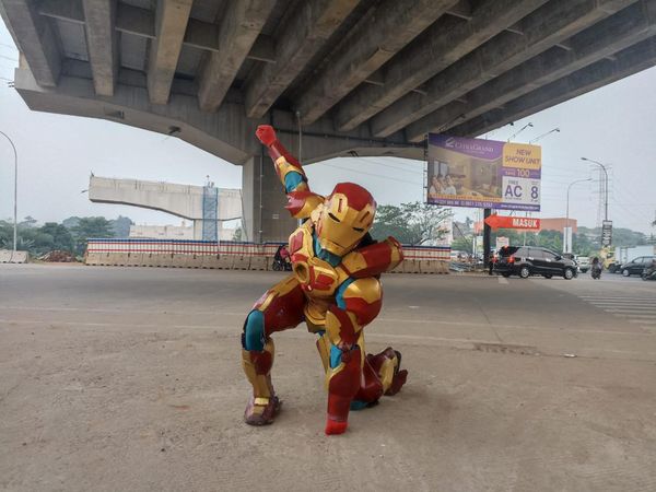 Foto Sosok di Balik Iron Man Penolong Korban Kecelakaan Cibubur