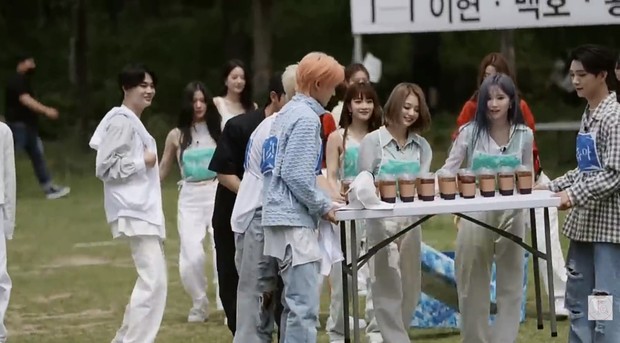 Keseruan selama permainan Red Light, Green Light/Foto: youtube.com/Channel Fullmoon Ice Americano menjadi sasaran empuk selama permainan Red Light, Green Light berlangsung.