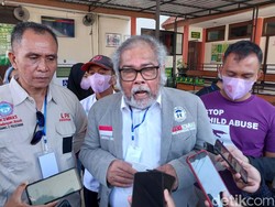 Isi Poster Bertulis WANTED di Sidang SPI yang Bikin Arist Merdeka Tertawa