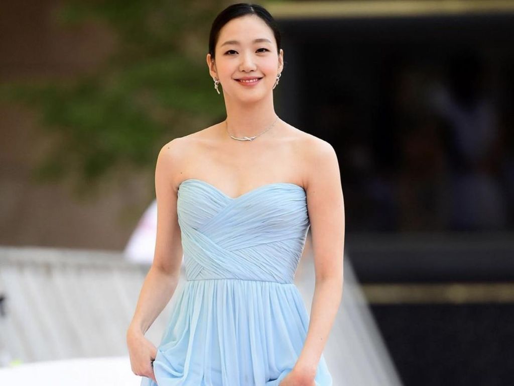 Kim Go Eun Bikin Artis di Blue Dragon Series Awards Berkaca-kaca, Ini Sebabnya