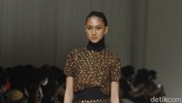 10 Koleksi Busana Glamour Sebastian Gunawan Golden Muse