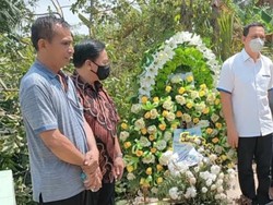 Sekretaris Kompolnas Ziarah ke Makam Brigadir Yoshua