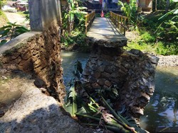 Sudah 3 Minggu Rusak, Jembatan di Pandeglang Tak Kunjung Diperbaiki