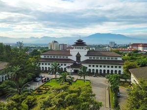 Nasib Para Relawan Usai JQR Dibubarkan Bey Machmudin Nasib Para Relawan Usai JQR Dibubarkan Bey Machmudin