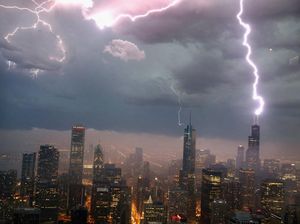 Begini Cara Agar Rumah Tak Tersambar Petir Saat Musim Hujan Begini Cara Agar Rumah Tak Tersambar Petir Saat Musim Hujan