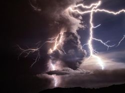 Mengenal Earthquake Light, Kilat yang Diisukan Muncul saat Gempa Turki