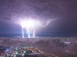 Ternyata Ini Penyebab Badai Petir Bisa Terbentuk