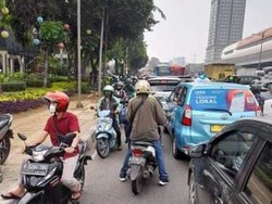 Pipa Gas Bocor di MT Haryono, Lalin Arah Cawang Sempat Ditutup