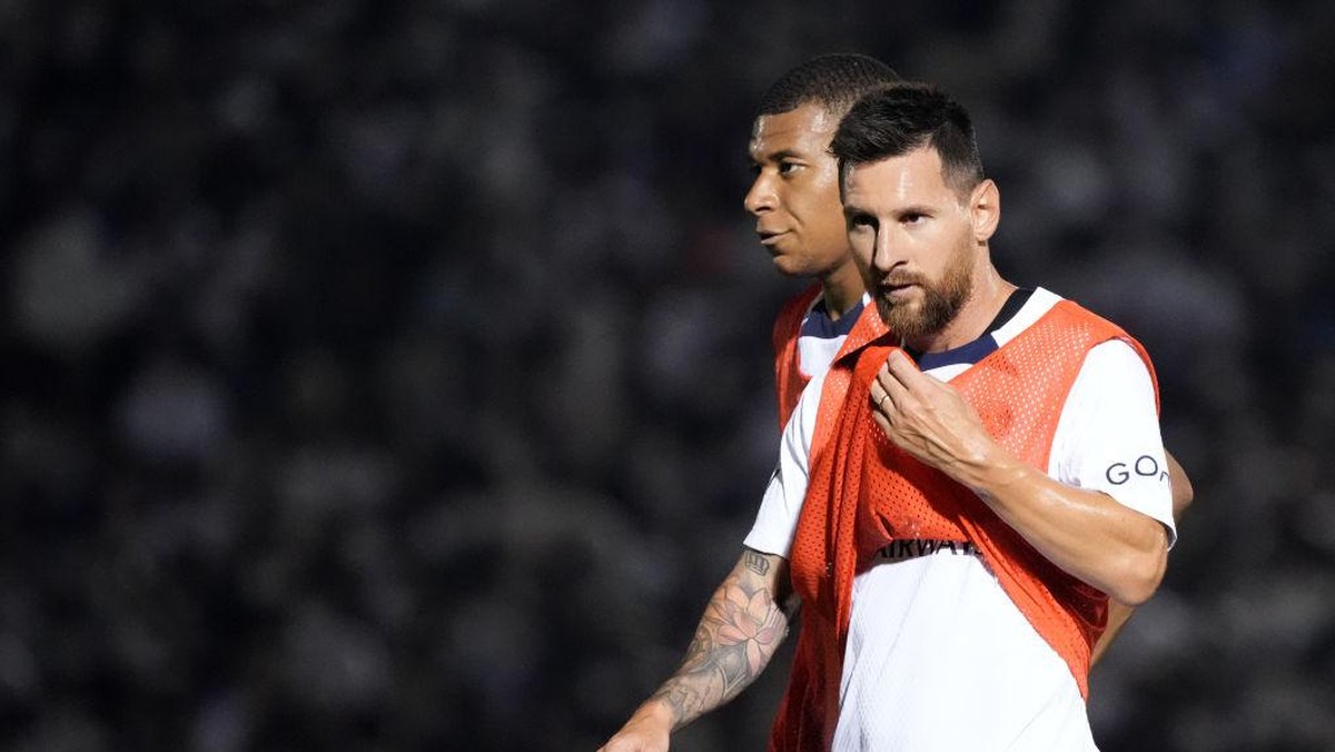 Lionel Messi (depan). (Foto: Koji Watanabe/Getty Images)