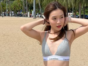 Potret Si Mungil Love Pattranite Nikmati Pantai Pakai Sports Bra Potret Si Mungil Love Pattranite Nikmati Pantai Pakai Sports Bra