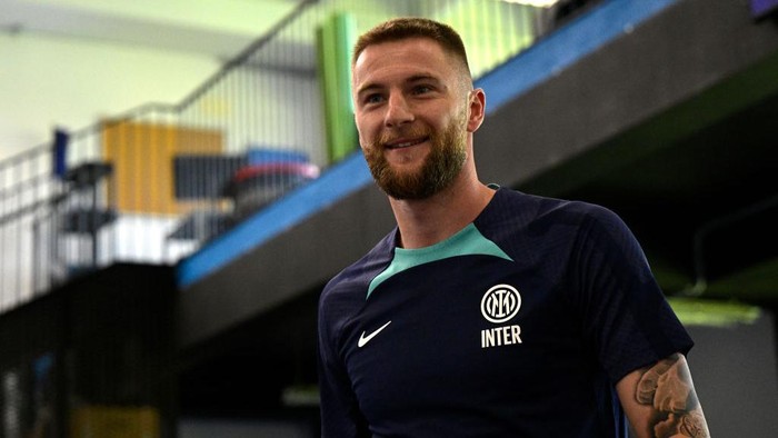 COMO, ITALY - JULY 11: Milan Skriniar of FC Internazionale in action during the FC Internazionale training session at the clubs training ground Suning Training Center on July 11, 2022 in Como, Italy. (Photo by Mattia Ozbot - Inter/Inter via Getty Images)