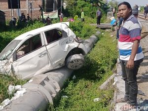 Dicium KA, Brio Terlempar dan Penumpang Alami Patah Tulang