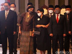 Sri Mulyani Kasih Sederet PR Buat Bos Baru OJK Sri Mulyani Kasih Sederet PR Buat Bos Baru OJK