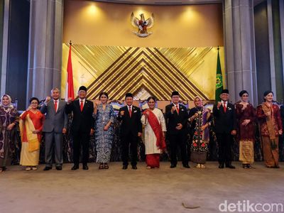 Momen Mahendra Siregar Cs Dilantik Jadi Bos OJK