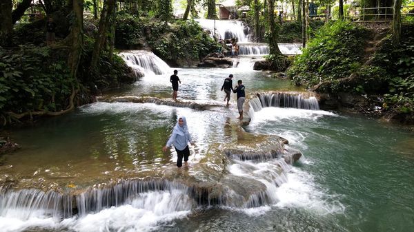 Menikmati Surga Kecil di Air Terjun Pilaweanto Banggai