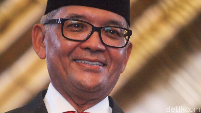 Ogi Prastomiyono Ogi Prastomiyono selaku Kepala Eksekutif Pengawas Perasuransian, Dana Pensiun, Lembaga Pembiayaan, dan Lembaga Jasa Keuangan Lainnya merangkap anggota