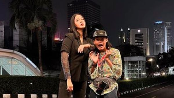 Foto: 7 Aksi Paula Verhoeven di Citayam Fashion Week, Catwalk Bareng Bonge