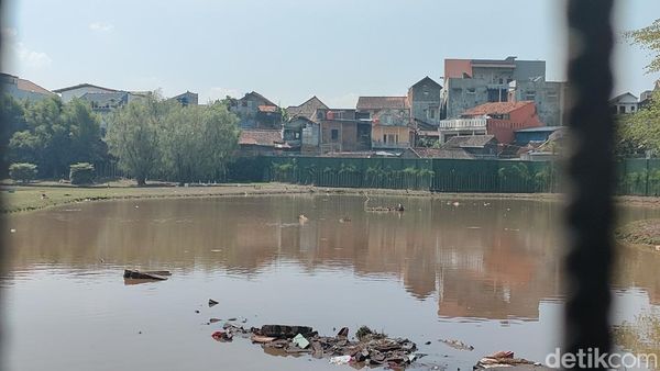 Potret Kolam Raksasa Kandang Arapaima yang Lepas di Garut