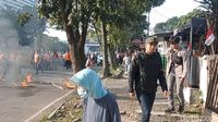 Potret Warga Bandung Melawan Penertiban Aset PT KAI