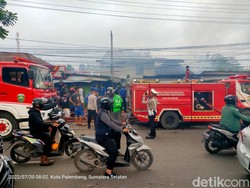 Kios Terbakar, Penjual BBM Eceran di Palembang Nyaris Tewas