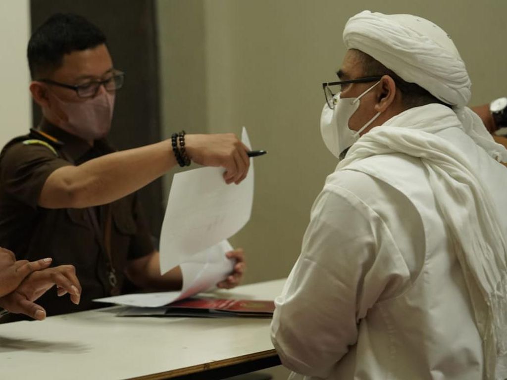 Rentetan Kasus yang Jerat Habib Rizieq hingga Akhirnya Bebas  Hari Ini