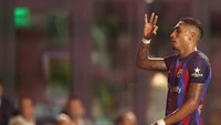Barcelona sudah mendatangkan Raphinha (25 tahun) di musim panas ini dari Leeds United. Di laga pramusim, penyerang sayap kanan ini kemas dua gol dari dua laga (Getty Images)