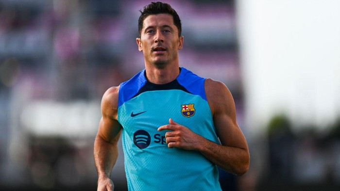 FC Barcelonas Polish striker Robert Lewandowski warms up before a friendly match between Inter Miami and FC Barcelona at DRV PNK Stadium in Fort Lauderdale on July 19, 2022. (Photo by CHANDAN KHANNA / AFP) (Photo by CHANDAN KHANNA/AFP via Getty Images)