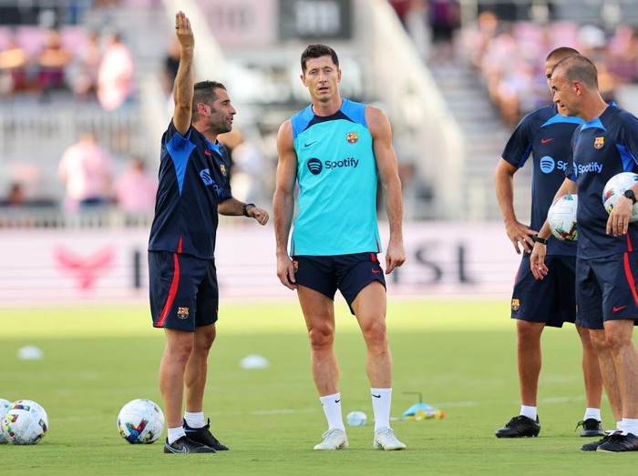 FORT LAUDERDALE, FLORIDA - JULY 19: Robert Lewandowski of FC Barcelona warms up before a preseason friendly against Inter Miami CF at DRV PNK Stadium on July 19, 2022 in Fort Lauderdale, Florida. (Photo by Michael Reaves/Getty Images)
