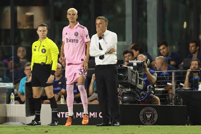FORT LAUDERDALE, FL - JULY 19: Romeo James Beckham of Inter Miami with Phil Neville the manager / head coach of Inter Miami during the pre season friendly between Inter Miami and FC Barcelona at DRV PNK Stadium on July 19, 2022 in Fort Lauderdale, Florida. (Photo by James Williamson - AMA/Getty Images)