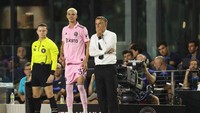 Phil Nevillle juga memasukkan Romeo Beckham sebagai pemain pengganti lawan Barca. Foto: Getty Images/James Williamson - AMA
