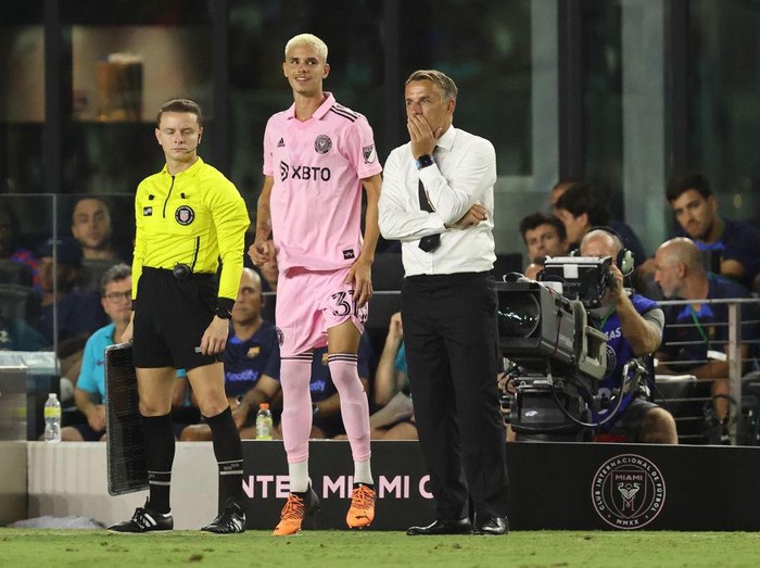 FORT LAUDERDALE, FL - JULY 19: Romeo James Beckham of Inter Miami with Phil Neville the manager / head coach of Inter Miami during the pre season friendly between Inter Miami and FC Barcelona at DRV PNK Stadium on July 19, 2022 in Fort Lauderdale, Florida. (Photo by James Williamson - AMA/Getty Images)