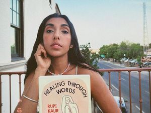 Rupi Kaur, Si Penyair InstaPoet Terbitkan Buku Puisi ke-4 Rupi Kaur, Si Penyair InstaPoet Terbitkan Buku Puisi ke-4