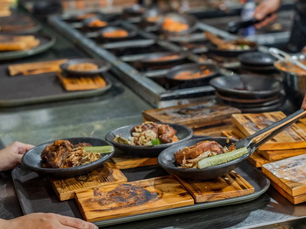 Menikmati Sambal Bakar Fenomenal di Pasar Lama Tangerang Menikmati Sambal Bakar Fenomenal di Pasar Lama Tangerang