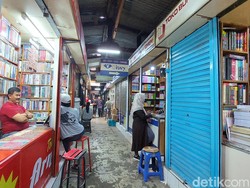 Berkah Tahun Ajaran Baru di Pasar Buku Palasari Bandung